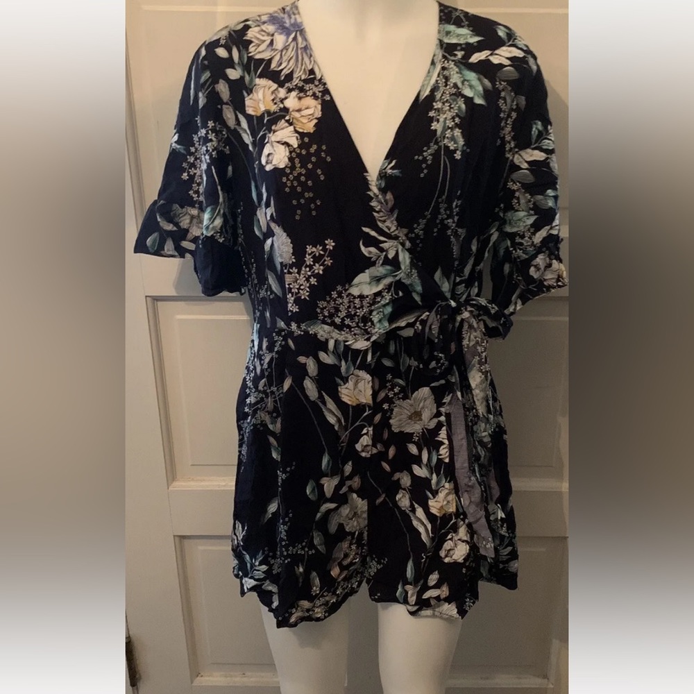 Eclair Floral Design Romper Side Tie & Short Bell Bottom Sleeves Size 11 *NWT*